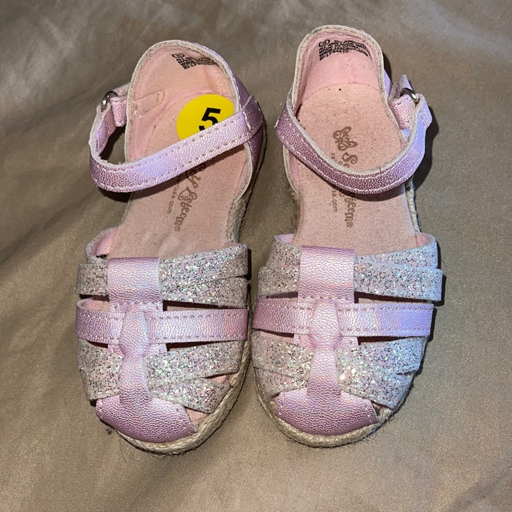 Toddler size 5 pink sandals
